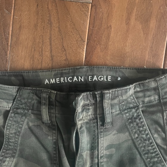 American Eagle Ladies Camo Hi Rise Jegging Crop sz 4 - Picture 3 of 4